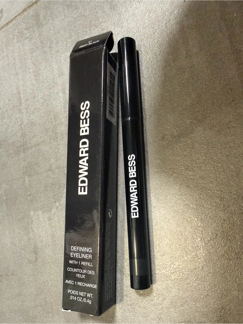Deep Black Defining Eyeliner - Black